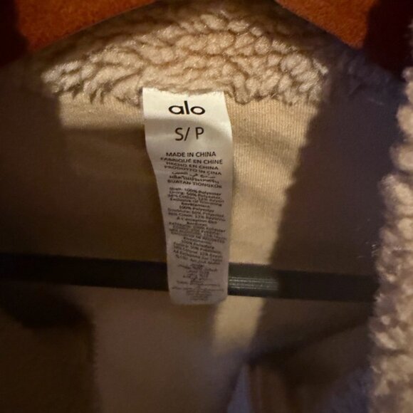 ALO Yoga Small Women's Foxy Sherpa Jacket In Camel - Picture 2 of 6